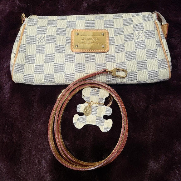 Sold - Picture 1 of 11